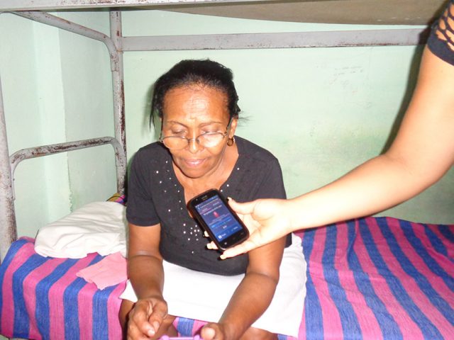 Laudelina López de la Torres, considera excelente la atención que reciben // Foto Marlene Herrera