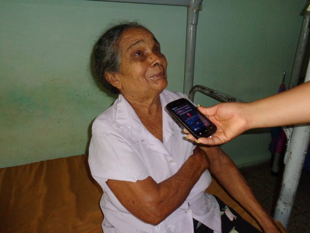 Andrea Ortiz López, agradece la atención que reciben // Foto Marlene Herrera