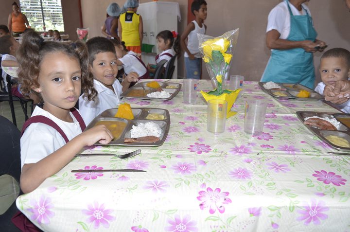 Se les garantiza un almuerzo y dos meriendas durante su estancia en el centro // Foto Marlene Herrera