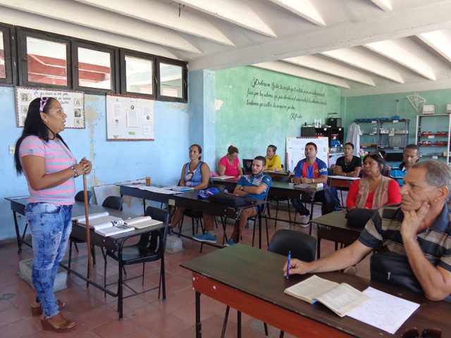 Catorce profesores participan en el Festival de Clases de Secundaria Básica en Manzanillo // Foto Marlene Herrera