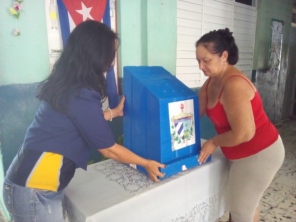 Se revisaron las urnas// Foto Eliexer Peláez
