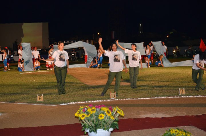Homenaje a Fidel en la gala por el aniversario 56 del INDER a cargo del grupo de baile de la compañía Original de Manzanillo // Foto Marlene Herrera