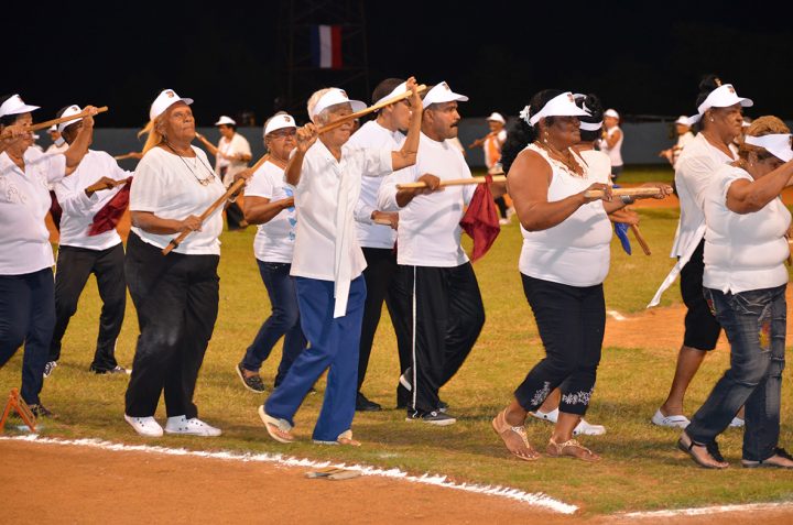 Círculos de abuelos de los combinados deportivos // Foto Marlene HerreraCírculos de abuelos de los combinados deportivos // Foto Marlene Herrera
