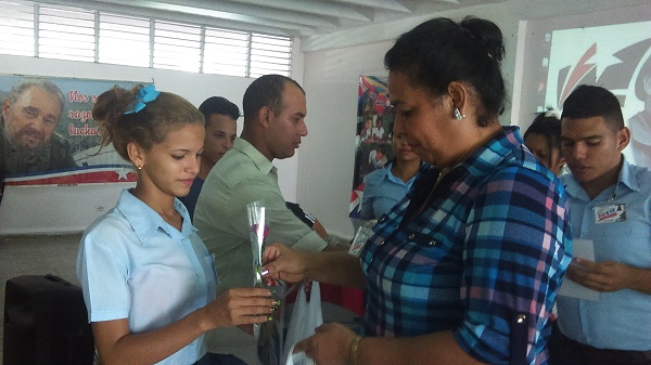 Reconocen a estudiantes destacados en la FEEM en Manzanillo // Foto Eliexer Peláez
