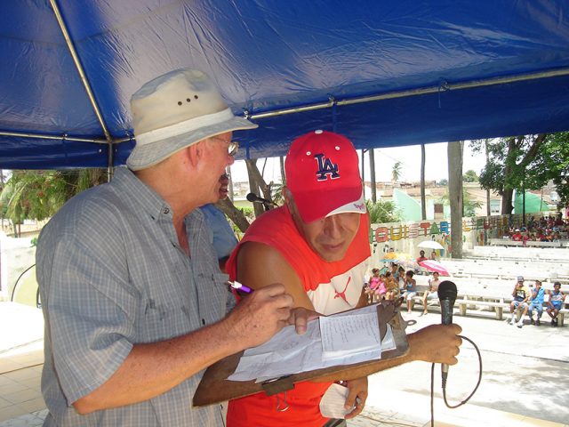 Junto a José Luis García Barbán en una transmisión del Ecos del Carnaval // Foto Marlene Herrera