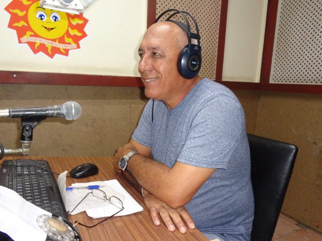 Orestes Ernesto Remón Saborit , locutor y director de programas de Radio Granma // Foto Marlene Herrera