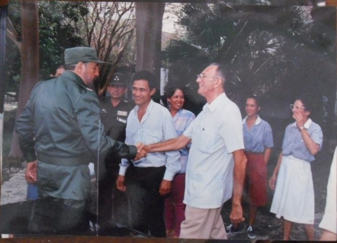 Roberto Ramírez junto a Fidel // Foto cortesía de Roberto Ramírez