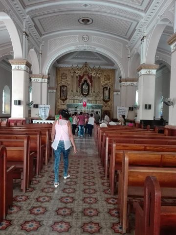 Integrantes del Movimiento Juvenil Martiano visitan la Iglesia Católica // Foto Marlene Herrera