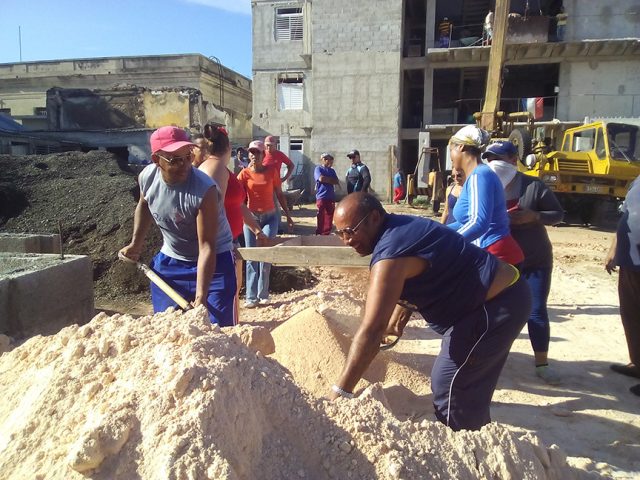 Impulsan obras de beneficio social en Manzanillo // Foto Eliexer Peláez