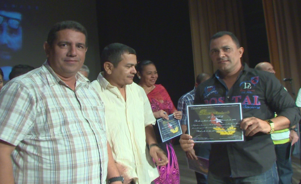 Reconocimiento a la dirección municipal del INDER // Foto Eliexer Peláez