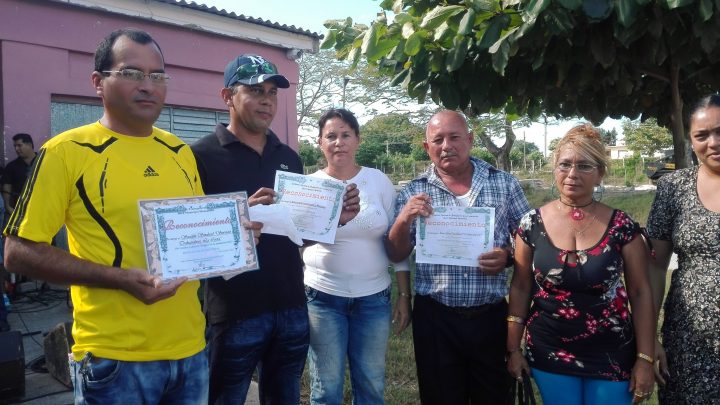 Entre los colectivos distinguidos estuvieron los integrantes del destacamento uno de la empresa, la unidad de servicios al trabajador, y la brigada número tres de la Empresa de la Construcción y Montaje // Fotos Marlene Herrera