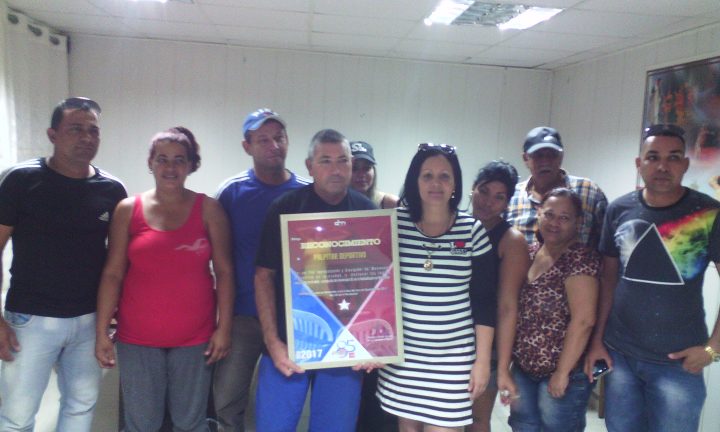 Reconocen labor de realizadores de Palpitar deportivo // Foto Lilian Salvat