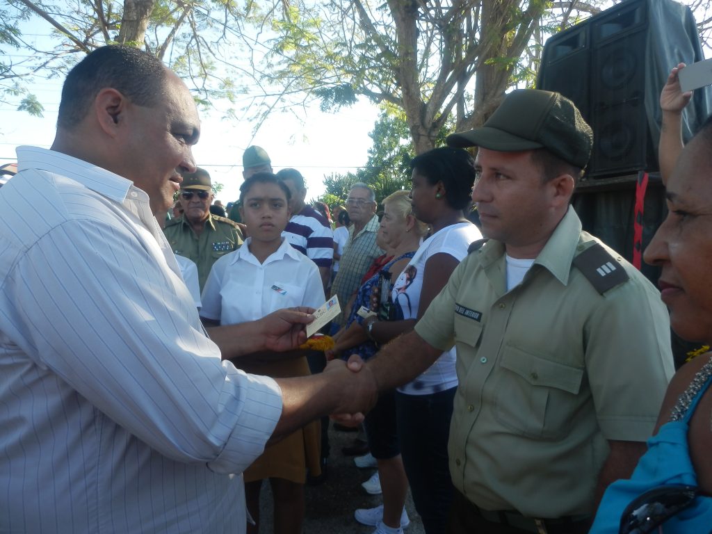 Entrega de carné ACRC // foto Lilian Salvat