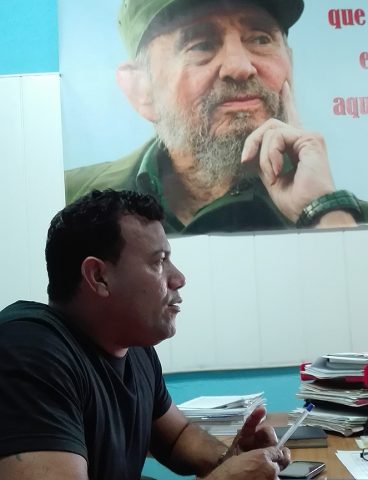 Alexander Martínez Pérez, director de Talleres Fajardo: "estos resultados son un homenaje a Fidel" // Foto Marlene Herrera