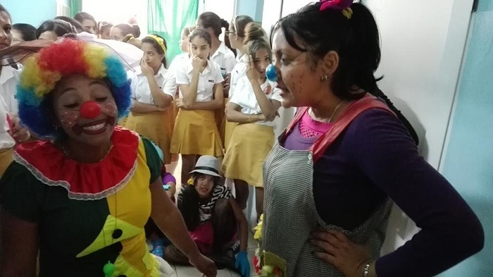 Celebran en sala de oncohematología del pediátrico manzanillero primer cumpleaños de Leydis Camila // Foto Eliexer Peláez