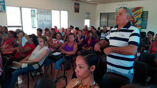 Intercambian experiencias manzanilleros de las organizaciones de base campesinas // Foto Eliexer Peláez