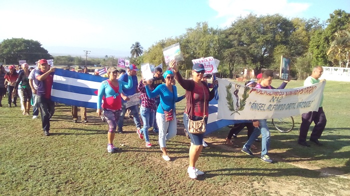 Desfile por el Primero de Mayo en la comunidad San Francisco // Fotos Eliexer Peláez