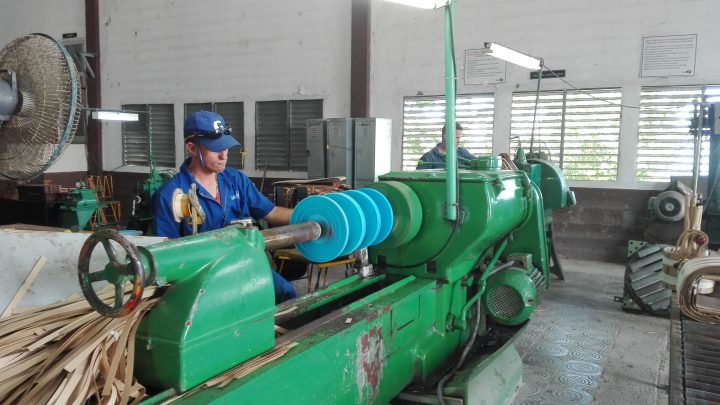 Taller de Transformadores de Manzanillo, único de su tipo en el Oriente cubano // Foto Marlene Herrera