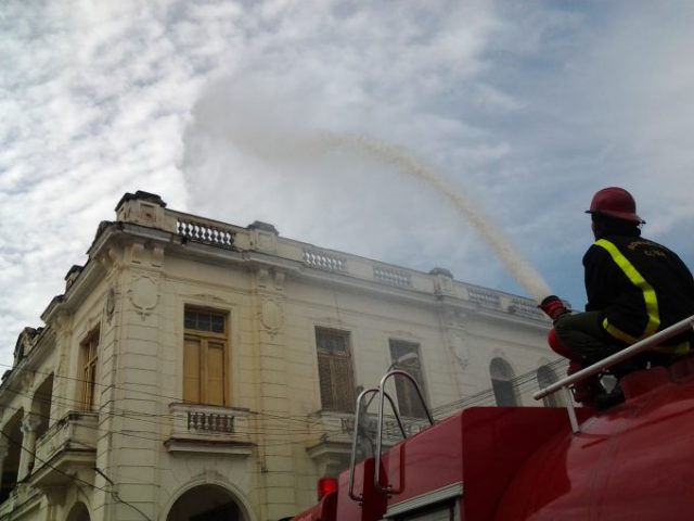 Simulacro de incedio en el edificio de la Casa de Cultura // Foto Roberto Mesa