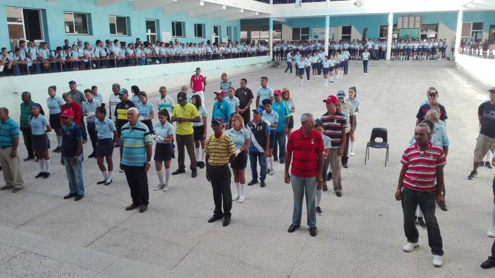 Mil 892 manzanilleros defensores de la libertad en tierras extranjeras recibieron la condecoración en las 83 instituciones docentes // Foto Marlene Herrera