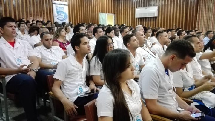 En las intervenciones de los delegados durante la clausura del evento se resaltó el compromiso de las nuevas generaciones con la Revolución cubana // Foto Eliexer Peláez