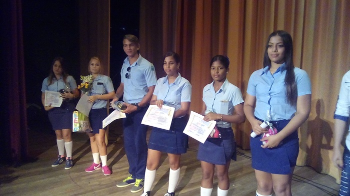 Mejores estudiantes ganadores en concursos provinciales // Foto Eliexer Peláez