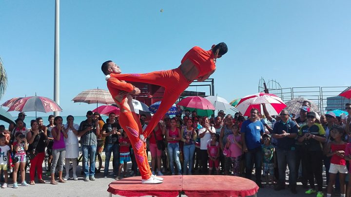 Acróbatas de la Compañia Circense Granma // Foto Marlene Herrera