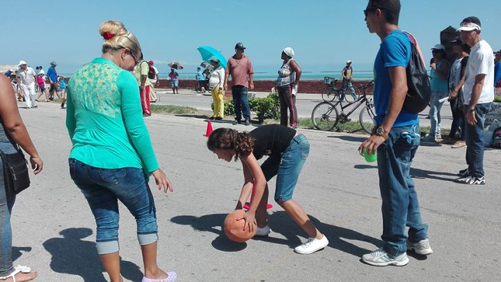 Niños y profesores del INDER compartieron juegos juntos // Foto Marlene Herrera