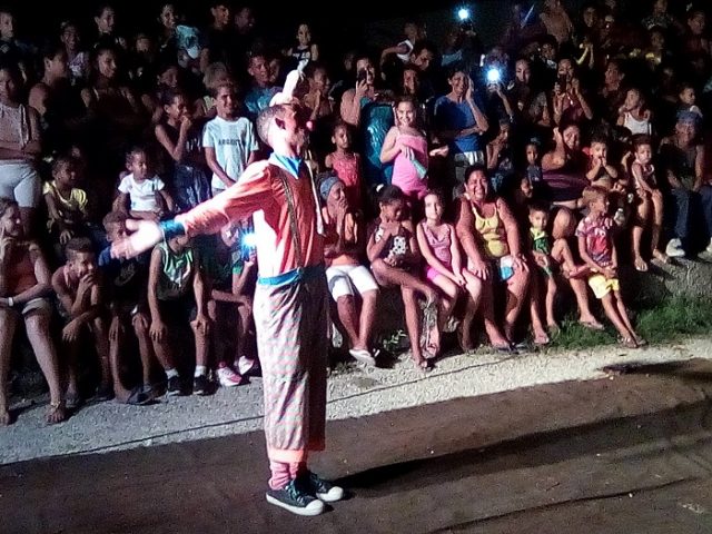 El payaso Milo hizo reír a los presentes// Foto Eliexer Peláez