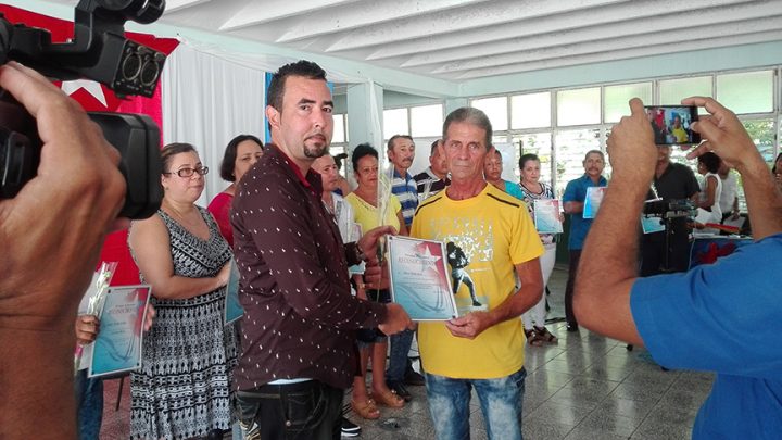 Sobresalió como maestro del área rural Mario Fruto León, de la escuela Cesar Escalante de la comunidad Secadero // Foto Marlene Herrera