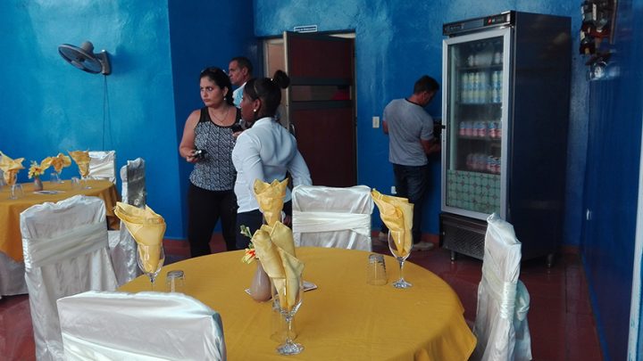 El restaurante cafetería El Turquino, fue otro de los sitios recorridos durante la jornada, brinda una mejor imagen luego de la reparación y remodelación capital // Foto Marlene Herrera
