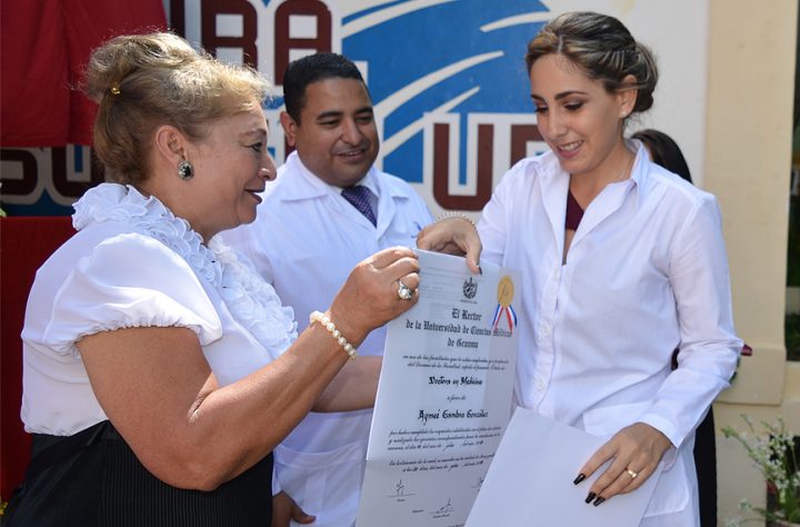 Aymeé Gamboa González, la graduada más integral // Foto Marlene Herrera