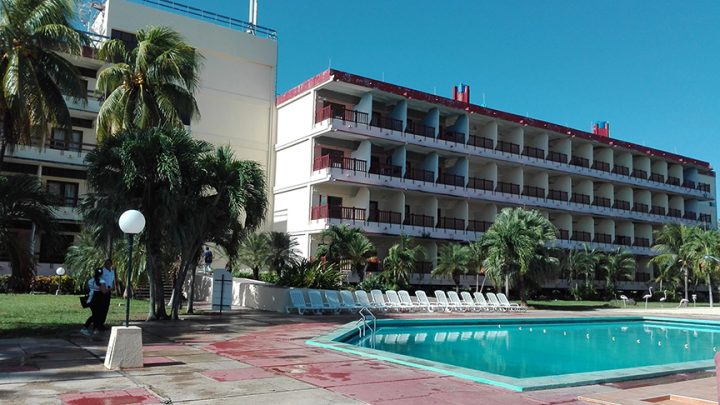 Se pintaron los exteriores y se trabaja en la piscina// Foto Marlene Herrera