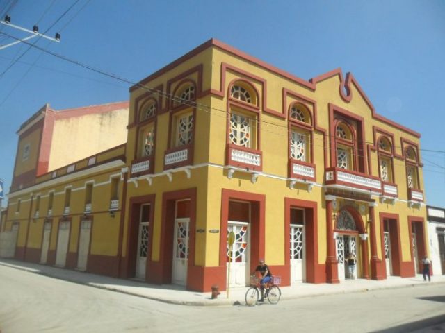 Teatro Manzanillo // Foto Roberto Mesa