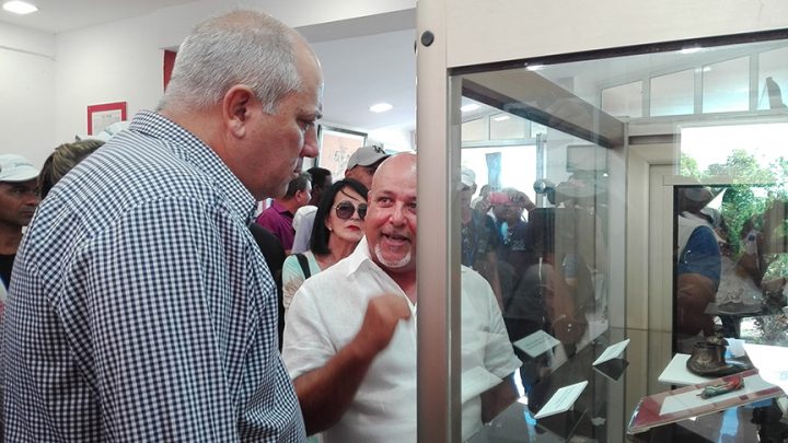 Alpidio Alonso Grau, Ministro de Cultura de la nación recibió información detallada de José Antonio Matilla Vázquez, director de la Oficina de Monumentos y Sitios Históricos en Manzanillo // Foto Marlene Herrera