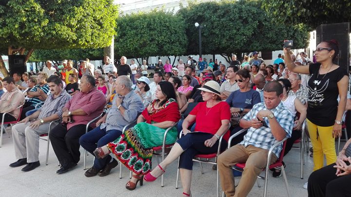 Prestigiaron la ceremonia Alpidio Alonso Grau, Ministro de Cultura de la nación, y trascendentales figuras del mundo artístico cubano // Foto Marlene Herrera