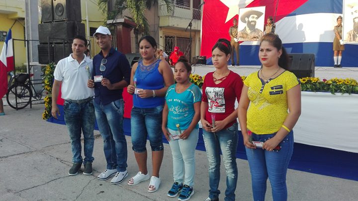 Cinco manzanilleros recibieron el carné que los acredita como miembros de la Unión de Jóvenes Comunistas (UJC)