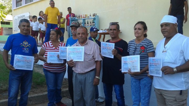 Innovadores destacados reconocidos durante la apertura de la Jornada // Foto Denia Fleitas