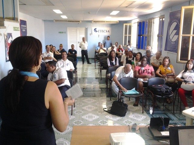 Activo de la calidad de la Empresa de Telecomunicaciones de Cuba (ETECSA) en la provincia de Granma // Foto Lilian Salvat