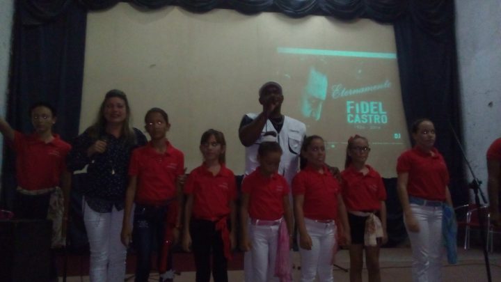 Artistas granmenses dedican homenaje a Fidel en Manzanillo // Foto Eliexer Peláez