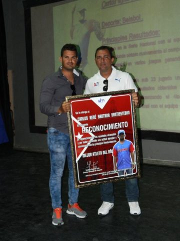 Carlos René Santana Santiesteban, mejor atleta masculino del año //Foto Lilian Salvat