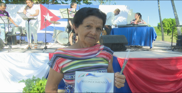 Educadora reincorporada // Foto Golfovisión TV