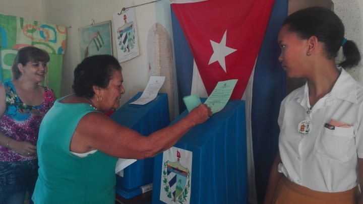 Doscientos treinta y tres colegios electorales se habilitaron en este costero territorio para que los manzanilleros ejercieran su derecho al voto // Foto Marlene Herrera