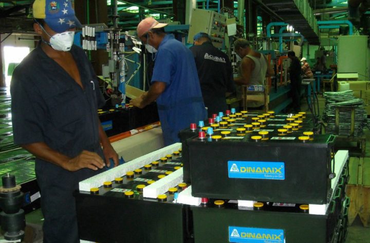 Fábrica de acumuladores produce 150 mil unidades de las 380 mil que necesita el país, y para la que se prevé la entrada de financiamiento para su revitalización a partir de la visita del presidente cubano // Foto Archivo RG