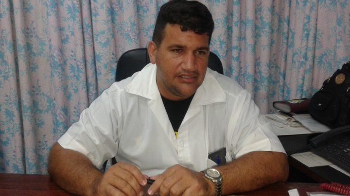 Doctor Roger Alexander Montero Torres, vicedirector del Hospital Fe del Valle de Manzanillo