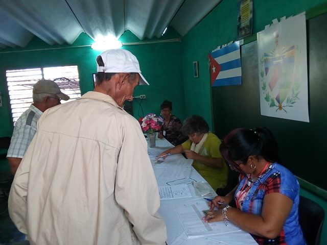 Referendo Consitucional en la Demajagua // Foto Eliexer Peláez