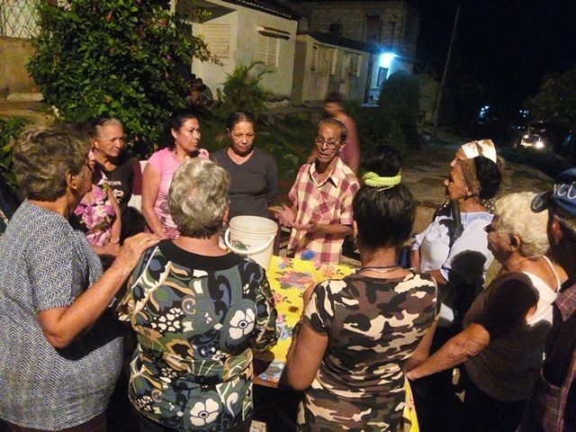 Delegado felicita a las mujeres // Foto Eliexer Peláez