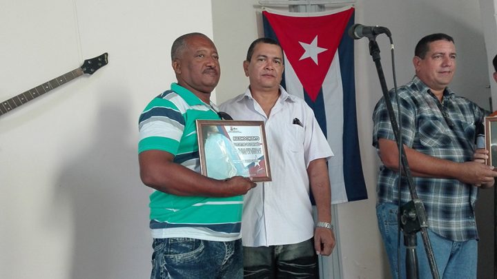 Reconocimiento del Partido Comunista de Cuba, de la Asamblea Municipal del Poder Popular al telecentro Golfovisión // Foto Marlene Herrera