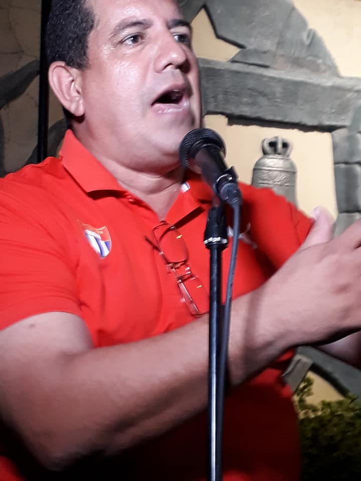 Calixto Santiesteban Ávila, primer secretario del Partido en Manzanillo también transmitió el reconocimiento a trabajadores, cuadros, a todo el pueblo en general por el esfuerzo conjunto al crecerse ante las dificultades // Foto Geraldo Romero (omada de Facebook)
