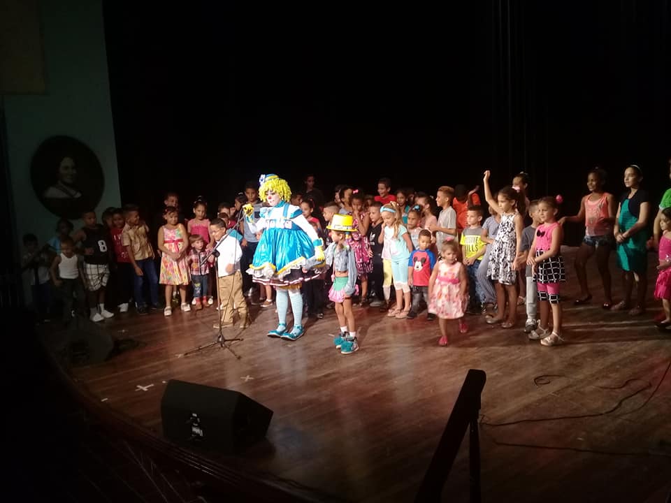 Presentación en el Teatro Manzanillo // Foto José Ortiz